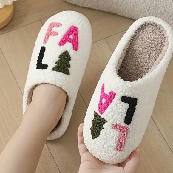 LAST ONE! NEW Cozy White Fuzzy Slippers. Fa La La - Picture 6 of 6